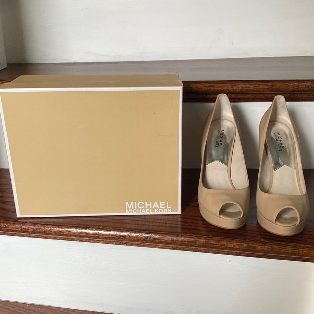 Michael Kors - Size 9.5 - nude patent platform pump